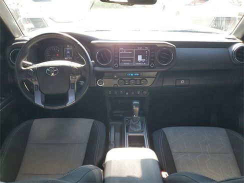 Used 2022 Toyota Tacoma TRD Sport w/ Technology Package image 15