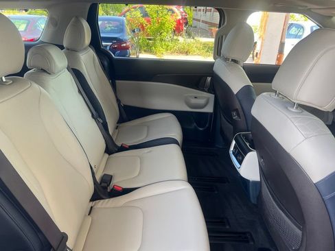 Certified 2025 Kia Carnival SX w/ SX Dark Edition Package FWD image 16