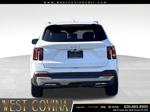 Used 2024 Kia Sorento S FWD image 9