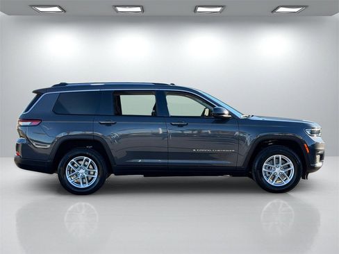Used 2023 Jeep Grand Cherokee L Laredo image 7