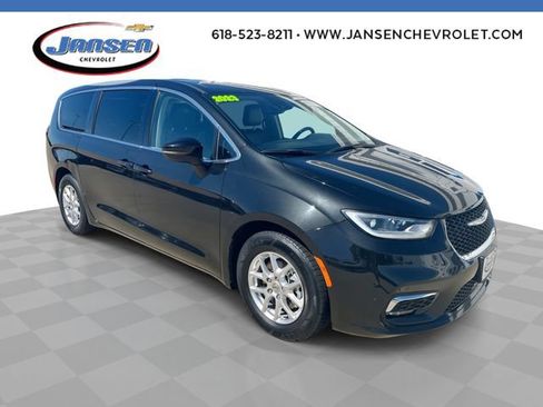Used 2023 Chrysler Pacifica Touring-L FWD image 1