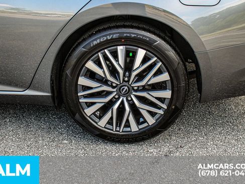 Used 2025 Nissan Altima 2.5 SV FWD image 16