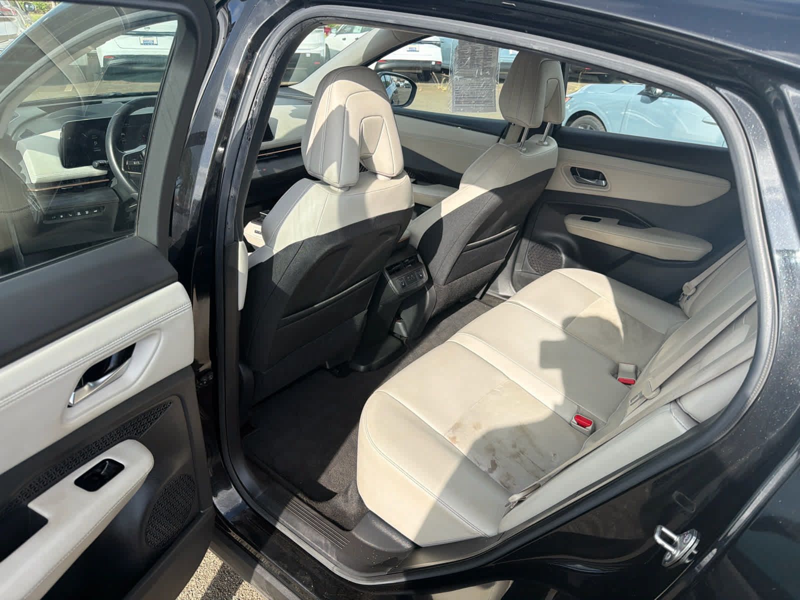 Used 2023 Nissan Ariya FWD image 9