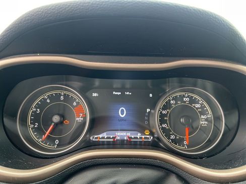 Used 2018 Jeep Cherokee Limited image 11