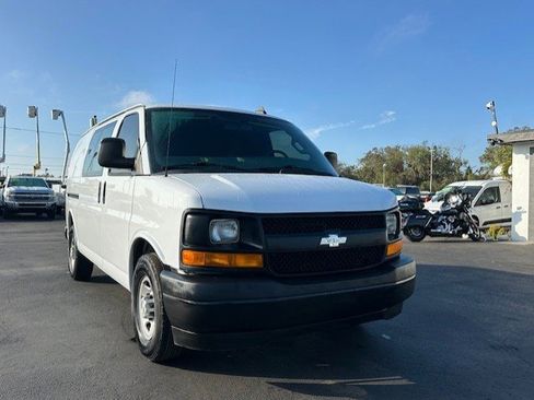 Used 2017 Chevrolet Express 2500 image 4