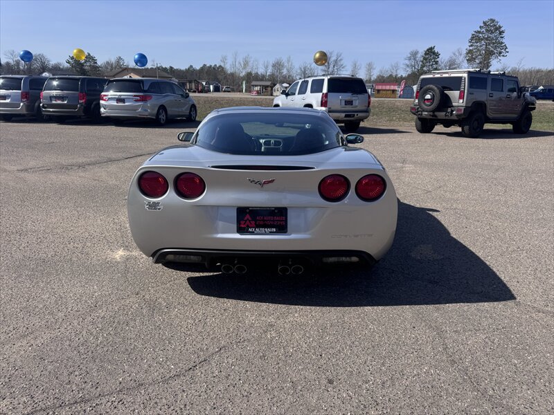 Used 2005 Chevrolet Corvette Coupe w/ Preferred Equipment Group RWD image 8