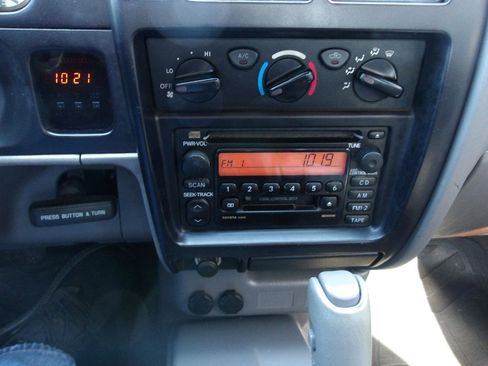 Used 2001 Toyota Tacoma 2WD Xtracab image 15