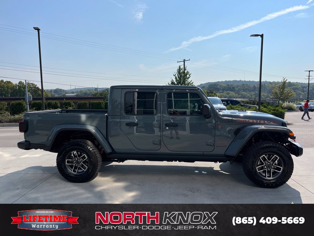Used 2025 Jeep Gladiator Mojave w/ Convenience Group AWD/4WD image 21