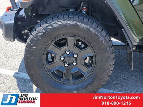 Used 2023 Jeep Gladiator Mojave w/ LED Lighting Group AWD/4WD image 13