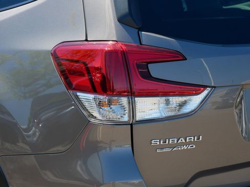 Used 2024 Subaru Forester Premium AWD/4WD image 17