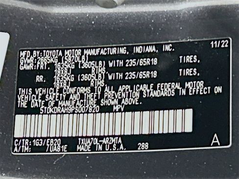 Used 2023 Toyota Highlander XLE image 28