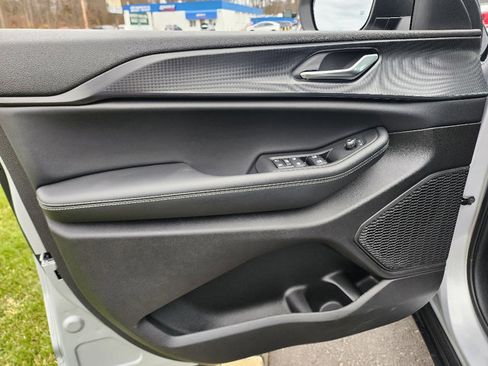 Certified 2025 Jeep Grand Cherokee Laredo X w/ Luxury Tech Group I image 30