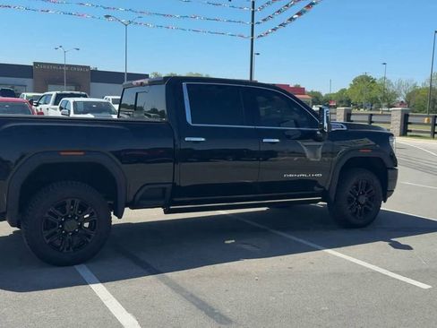 Used 2023 GMC Sierra 2500 Denali w/ Denali Black Diamond Edition AWD/4WD image 6
