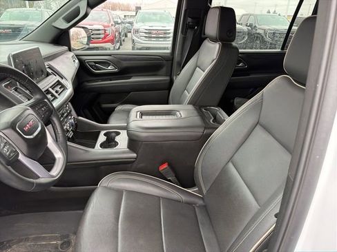 Used 2024 GMC Yukon XL SLT w/ SLT Luxury Package image 7