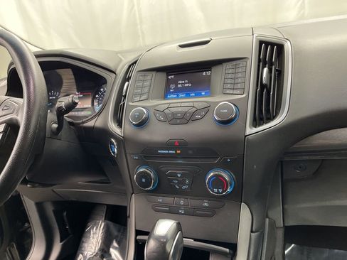 Used 2018 Ford Edge SE image 17