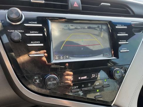 Used 2018 Toyota Camry XSE FWD image 39