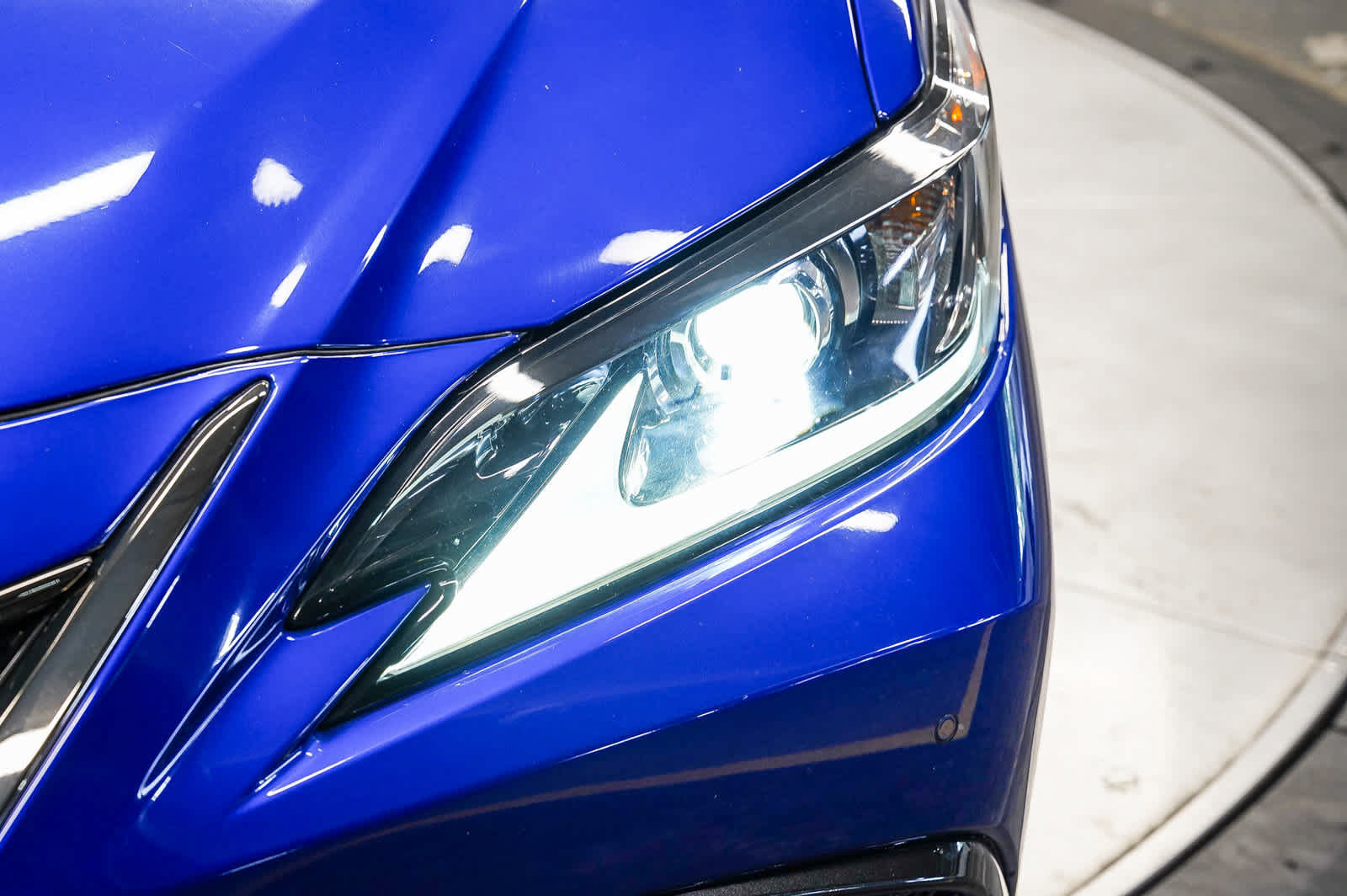 Used 2023 Lexus ES 350 F Sport w/ Accessory Package (Z2) FWD image 7