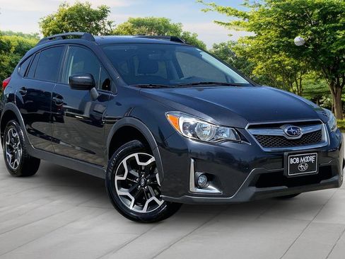 Used 2017 Subaru Crosstrek 2.0i Premium AWD/4WD image 3
