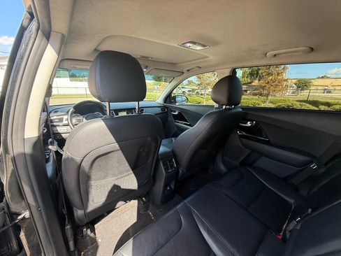 Used 2018 Kia Niro EX w/ EX Premium Package image 10