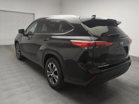 Used 2021 Toyota Highlander XLE FWD image 5