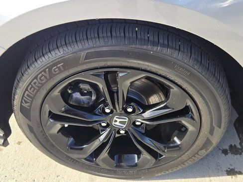 Certified 2025 Honda Accord SE image 9