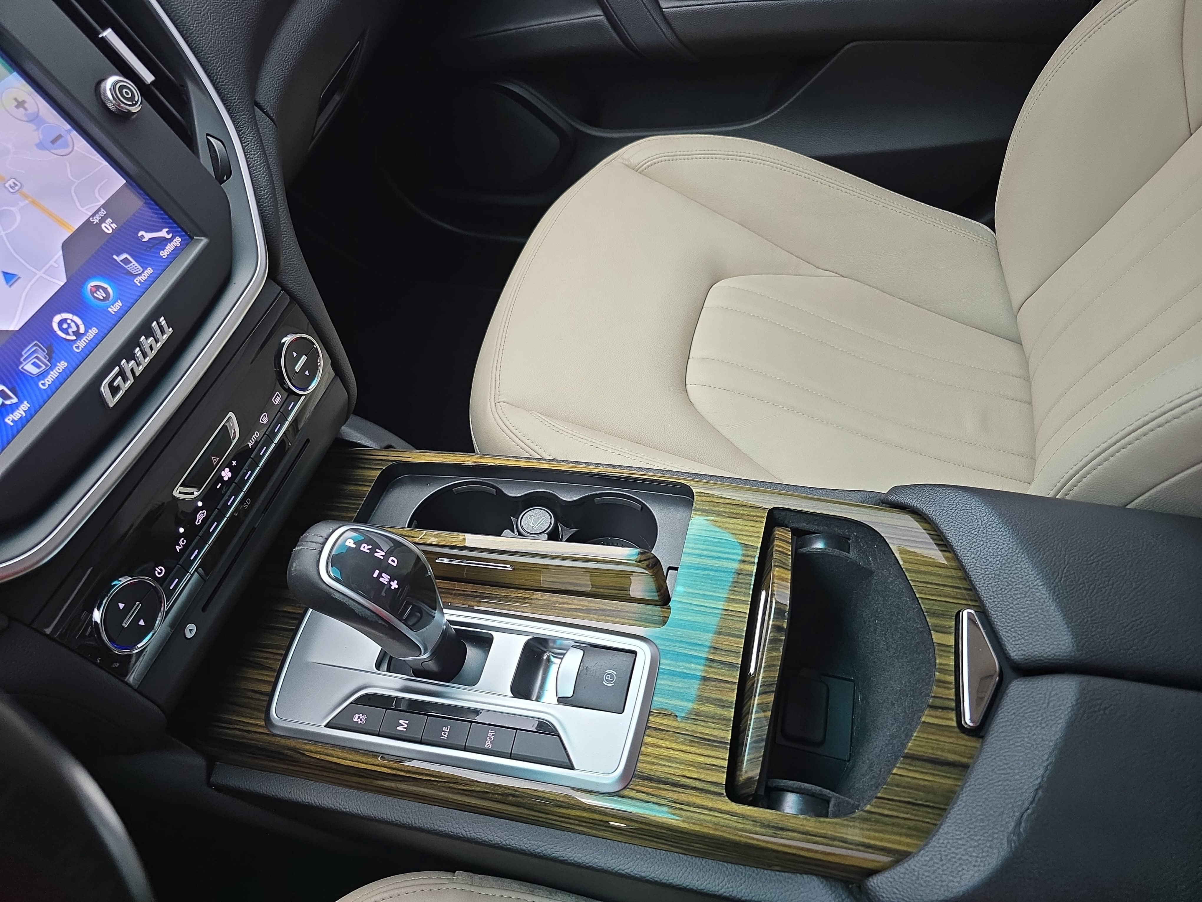 Used 2014 Maserati Ghibli RWD image 24