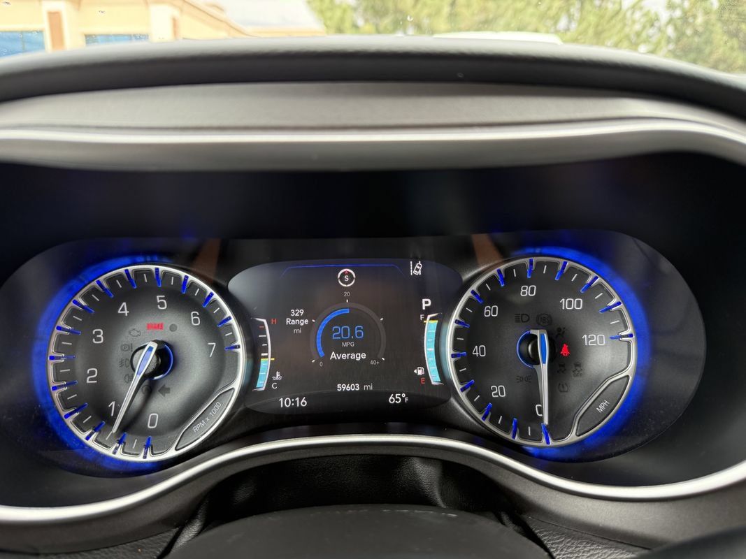 Used 2024 Chrysler Pacifica Touring-L FWD image 31