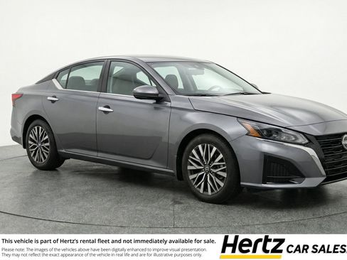 Used 2025 Nissan Altima 2.5 SV FWD image 1