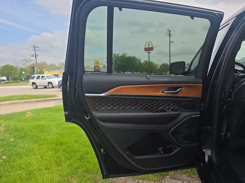 Used 2024 Jeep Grand Cherokee L Summit AWD/4WD image 42