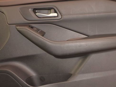 Used 2023 Nissan Rogue SL image 11