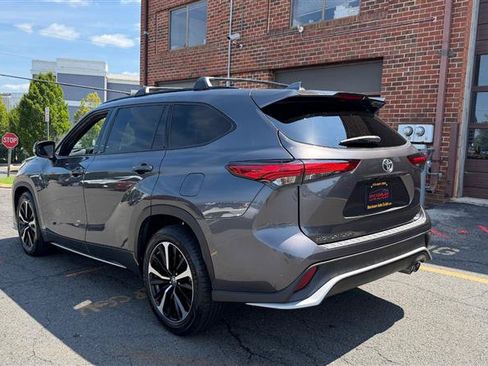 Used 2022 Toyota Highlander XSE FWD image 10