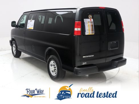 Used 2017 Chevrolet Express 2500 LS RWD image 5