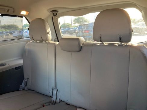 Used 2020 Toyota Sienna XLE image 12