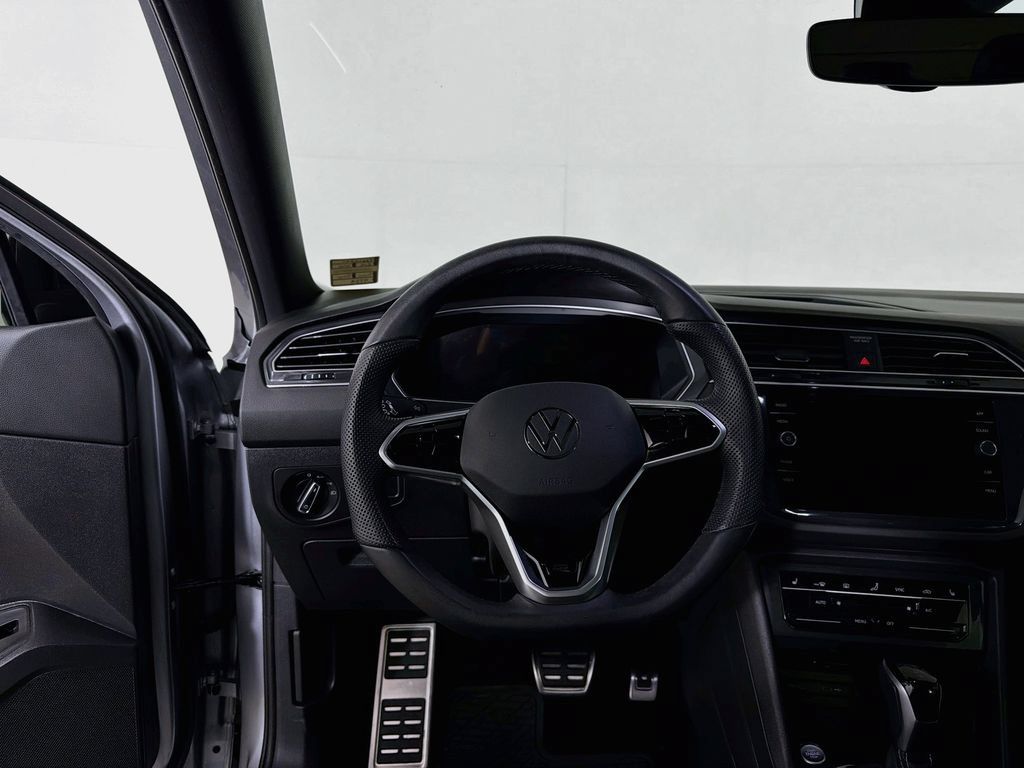 Used 2024 Volkswagen Tiguan SE R-Line AWD/4WD image 20