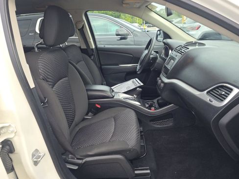 Used 2020 Dodge Journey SE w/ Blacktop Package FWD image 6