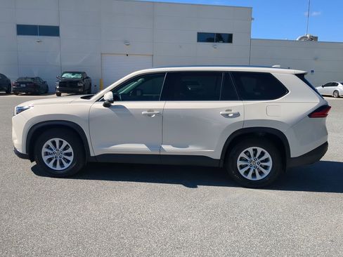Used 2024 Toyota Grand Highlander Limited image 16