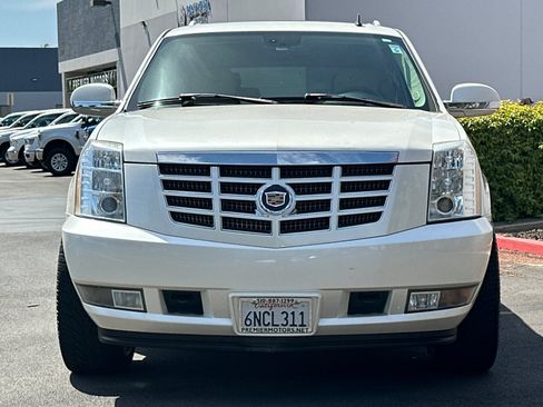 Used 2007 Cadillac Escalade AWD w/ Information Package image 9