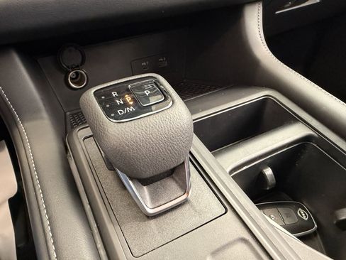 Used 2024 Nissan Pathfinder S image 24