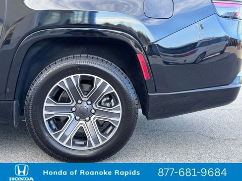 Used 2024 Jeep Wagoneer L Series II w/ Flexible Seating Group image 40