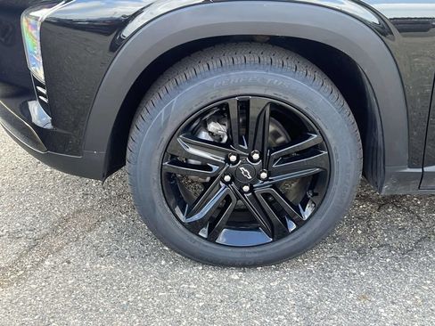 Used 2024 Chevrolet Trax ACTIV w/ Sunroof Package FWD image 8