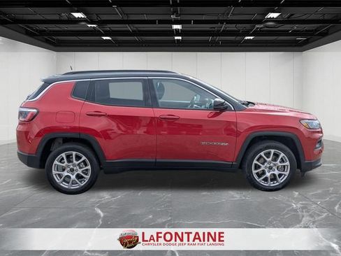 Used 2025 Jeep Compass Limited AWD/4WD image 6