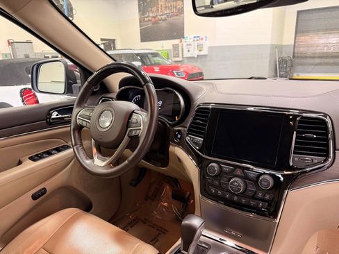 Used 2021 Jeep Grand Cherokee Overland AWD/4WD image 31