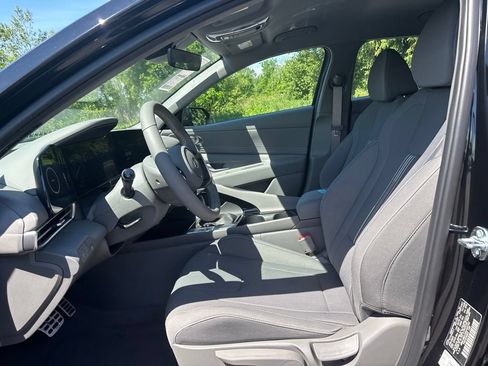 New 2025 Hyundai Elantra SEL FWD image 10
