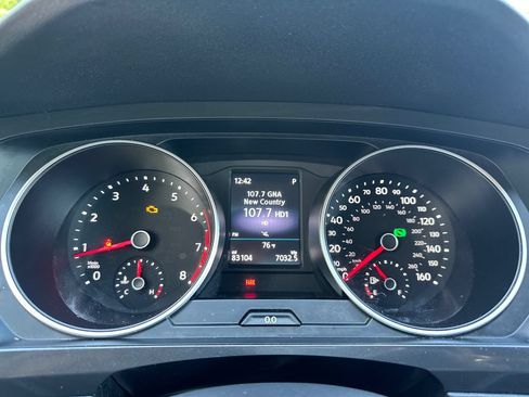 Used 2018 Volkswagen Tiguan SE AWD/4WD image 13