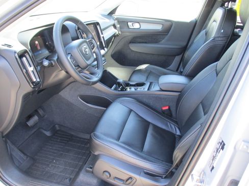 Certified 2023 Volvo XC40 B5 Core w/ Convenience Package AWD/4WD image 10