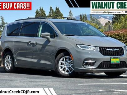 Used 2022 Chrysler Pacifica Touring-L