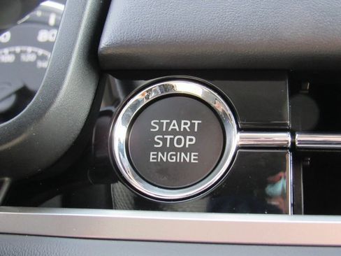 New 2025 Mitsubishi Outlander SE image 18