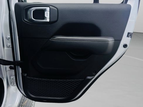 Used 2022 Jeep Wrangler Unlimited Sahara w/ Cold Weather Group AWD/4WD image 34