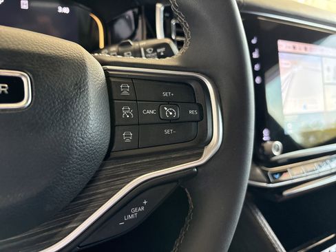 Used 2023 Jeep Wagoneer L Series III w/ Premium Group I image 36