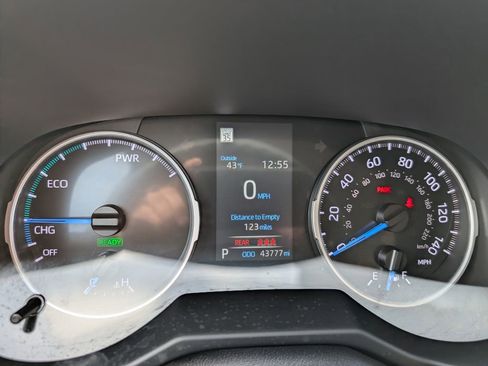 Used 2022 Toyota RAV4 LE image 26